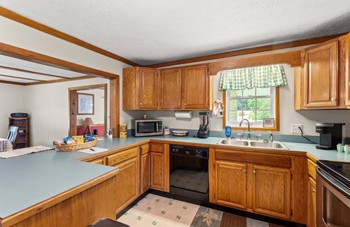 Clay City Cottage | 1,600 Acres | Pool | Pond | Fishing | | WiFi near Red River Gorge, KY!