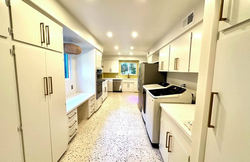 Riverside House | 1-Acre Gated Home AND Guesthouse. Heated Pool & Spa. Victoria Avenue Retreat.