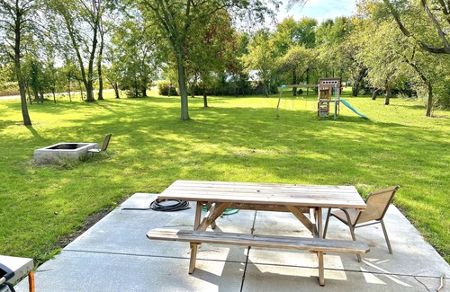 Grundy County House | 1 Acre newly remodeled Coal City home