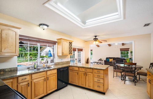 Wellington House | 1 acre spacious pool home in the Heart of Wellington