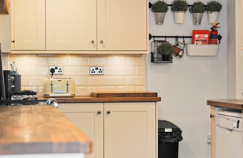 Shanklin Cottage | 1 Apse Castle Cottage