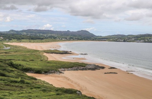 Portsalon Cottage | 1 ARD CARRAIG, pet friendly in Portsalon, County Donegal
