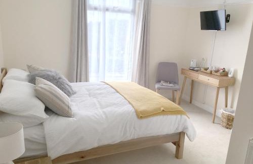 Barrow Gurney House | 1 Ashford Road Guesthouse