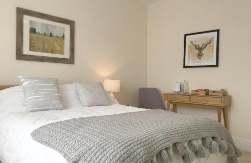 Barrow Gurney House | 1 Ashford Road Guesthouse