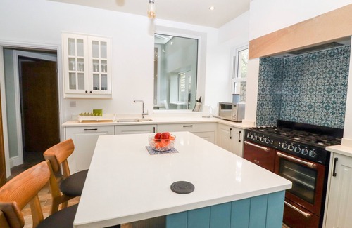 Holestone Moor Cottage | 1 BARLEY COTTAGES, pet friendly, character holiday cottage in Matlock