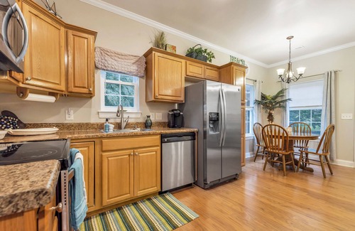 Monroe House | 1 Bd/1 Ba 1st responders/Corp travel, Private,Safe