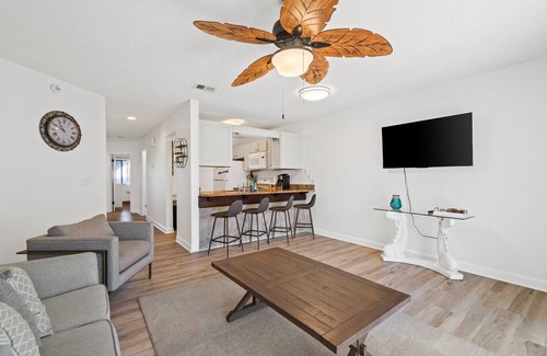 Panama City Beach Condo | 1 bd 1ba Condo w/Lagoon View, Pool, Walk to Beach