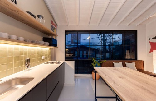 Zona Rosa Apartment | 1 BD apartment near lleras with AC and fas WiFi