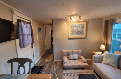 Mount Airy House | 1-bd Bungalow/Free Parking