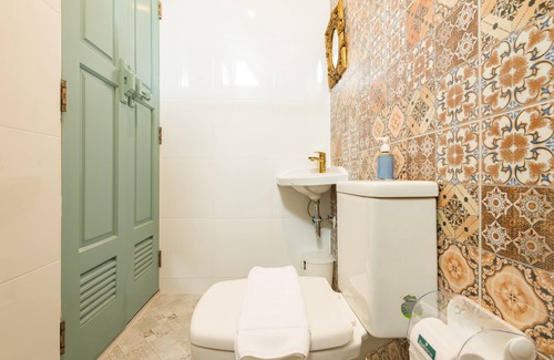 Talat Noi Bed & Breakfast | 1 BD in Chinese Shophouse, Chinatown BKK