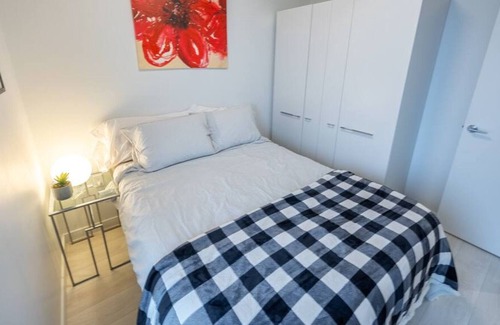 Mount Pleasant Condo | 1 Bd Penthouse with Lg Deck+Parking (30 day min)