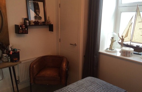 Shadwell Apartment | 1 BD Split Level Old Pub Conversion Tower Bridge