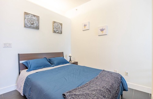 Gastown Condo | 1 BD studio with free parking