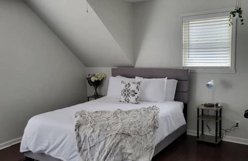 Kennedy King Apartment | 1 BDR 5 Minutes to Downtown