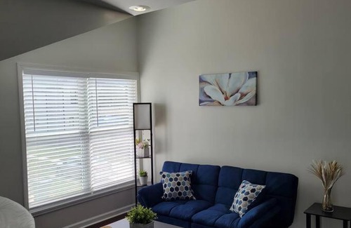 Kennedy King Apartment | 1 BDR 5 Minutes to Downtown