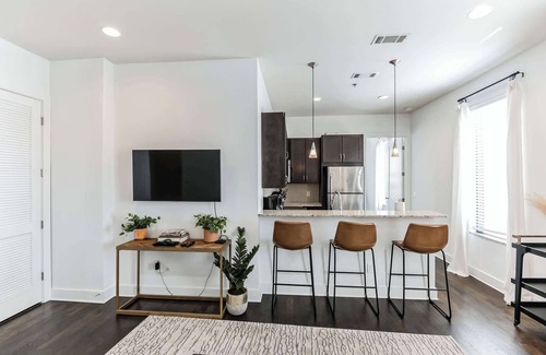 West End Condo | 1 BDR Loft Centrally Located in West End