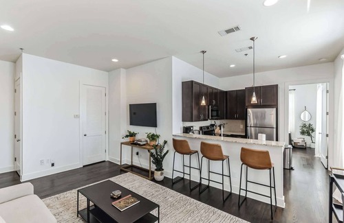 West End Condo | 1 BDR Loft Centrally Located in West End