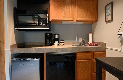 Mancelona Condo | 1 bdrm. 1 bath. NEW mattress, MOUNTAIN VIEW! Close to Lakes, Pool.