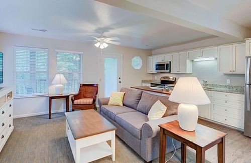 Sea Scape Condo | 1 BDRM CONDO~ BEACHWOODS RESORT~ INDOOR POOL/SPA~ LOTS OF AMENITIES~ MUST SEE