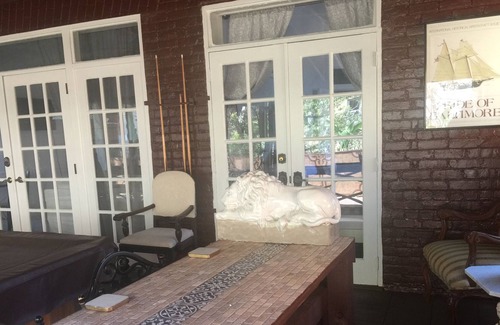 Old Town Villa | 1 bdrm Downtown Penthouse Villa Madrid with wifi