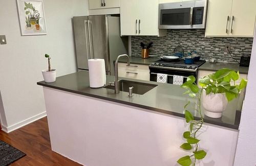 Greater South River City Apartment | 1 Bdrm Poolside Garden Condo