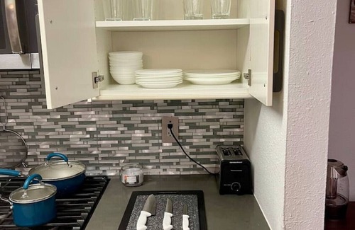 Greater South River City Apartment | 1 Bdrm Poolside Garden Condo