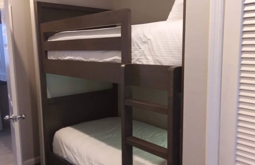 Fort Walton Beach - Destin Resort | 1 bdrm sleeps 6 with hall bunks
