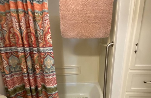Detroit Lakes Condo | 1 bed/1 bath condo long term stays welcome! Lake Front close to Detroit Mountain