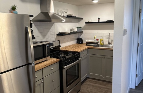 Livingston Park Apartment | 1 bed/1 bath furnished apartment mins from hospitals, sports & airport