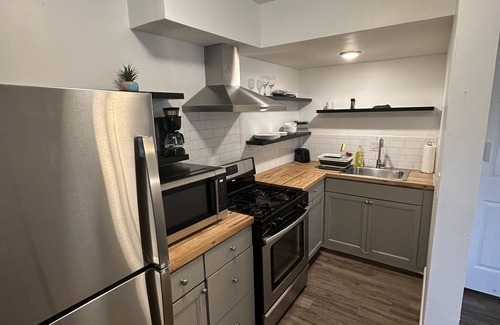 Livingston Park Apartment | 1 bed/1 bath furnished apartment mins from hospitals, sports & airport
