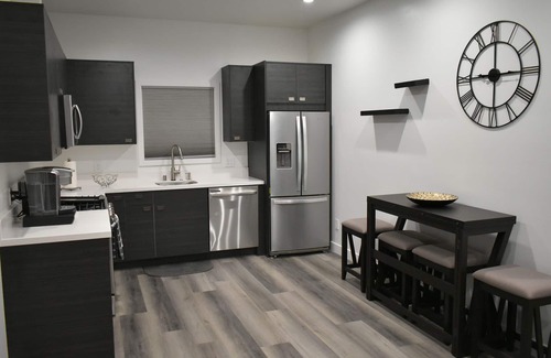 Northridge House | 1-Bed/1-Bath guest house, Central AC, Wi-Fi, Parking/EV, in fabulous Los Angeles