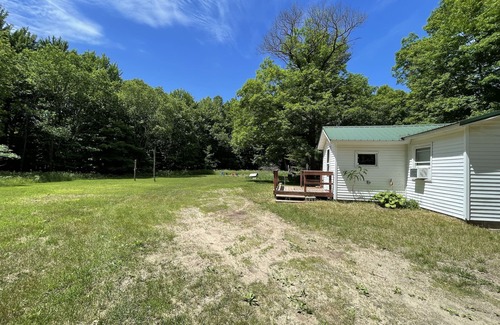 Kaleva House | 1 bed 1 bath home sleeps 5, 1 hour south of Traverse City MI