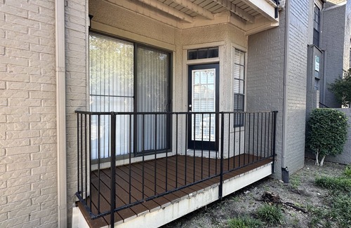 Dallas Apartment | 1 bed 1 bath. Lake and pool access. nComfortable, quiet, study and relax suite.
