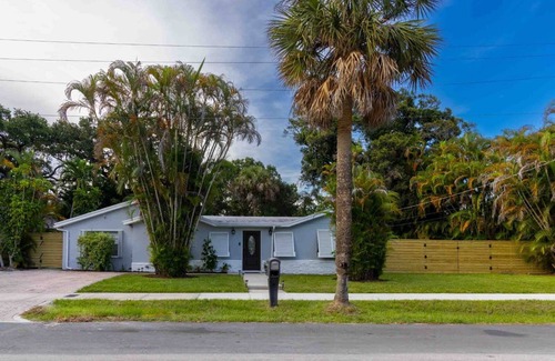 River Oaks House | 1 Bed/1 Bath Near Marina & Beaches