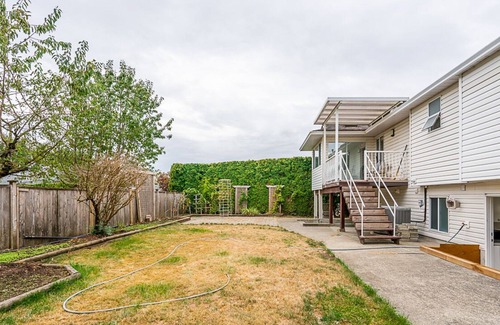 Townline Hill Apartment | 1 bed, 1 bath spacious suite mins to airport and hwy 1