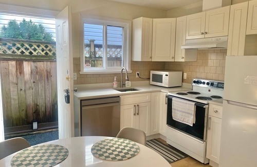 Port Coquitlam House | 1 Bed 1 Bath Suite Coquitlam Centre