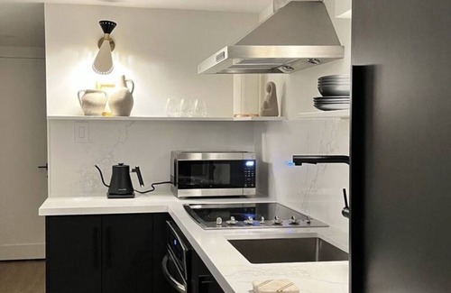 Doon South Apartment | 1-bed 2 bath retreat with remote office space