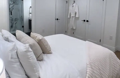Doon South Apartment | 1-bed 2 bath retreat with remote office space
