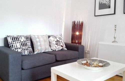 Island Gardens Apartment | 1 Bed Apartment at Mill Quay, Canary Wharf