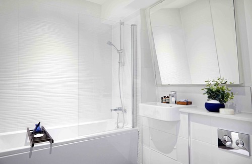 Bedford Apartment | 1 bed apartment/Bedford Town Centre/Free use of Gym/Free Parking