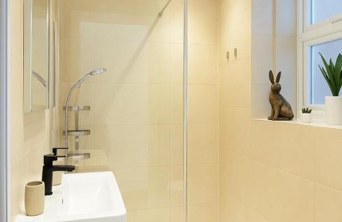Pimlico Apartment | 1 Bed Apartment in Central Victoria