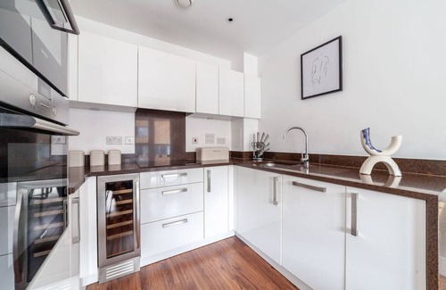 Highbury West Apartment | 1 Bed Apartment in Highbury with Balcony