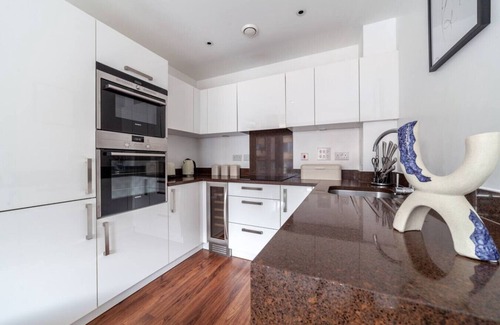 Highbury West Apartment | 1 Bed Apartment in Highbury with Balcony