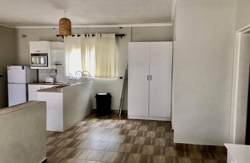 Mazowe Apartment | 1 bed Apartment in Mount Pleasant Heights - 2013