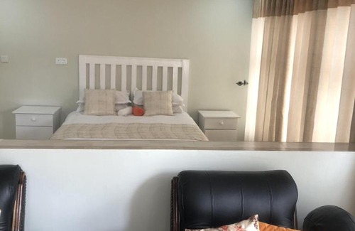 Mazowe Apartment | 1 bed apartment in Mount Pleasant Heights - 2013