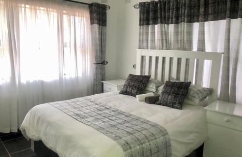 Mazowe Apartment | 1 bed apartment in Mount Pleasant Heights - 2014