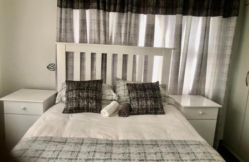 Mazowe Apartment | 1 bed apartment in Mount Pleasant Heights - 2014