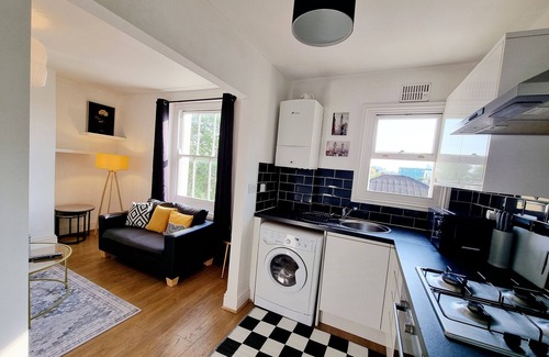 Mile End Apartment | 1 Bed Apartment -Near tube/Hospital/Queen Mary Uni