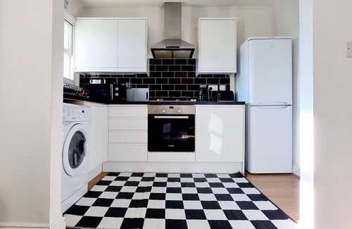 Mile End Apartment | 1 Bed Apartment -Near tube/Hospital/Queen Mary Uni