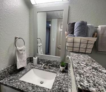 Smyrna Apartment | 1 bed apartment walking distance to braves stadium